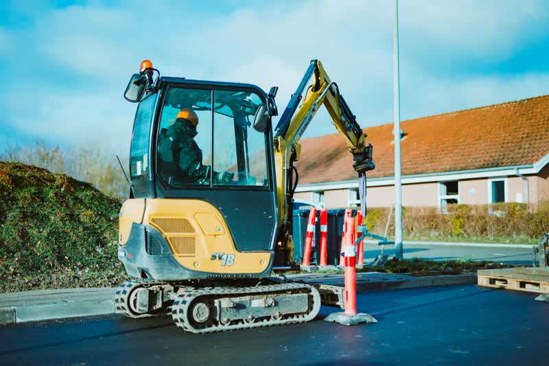 Mini excavator for tight streets